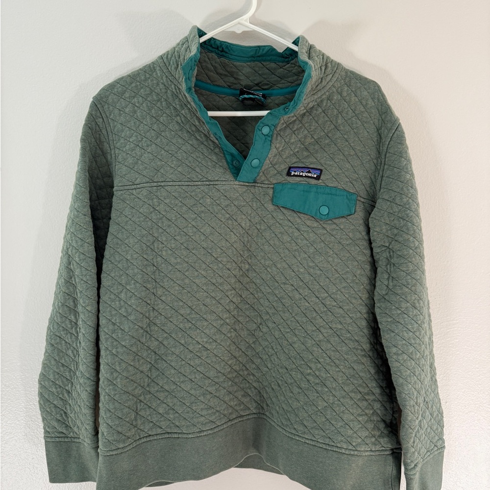 Patagonia Women’s Green Quilted Zip Up Sweater
